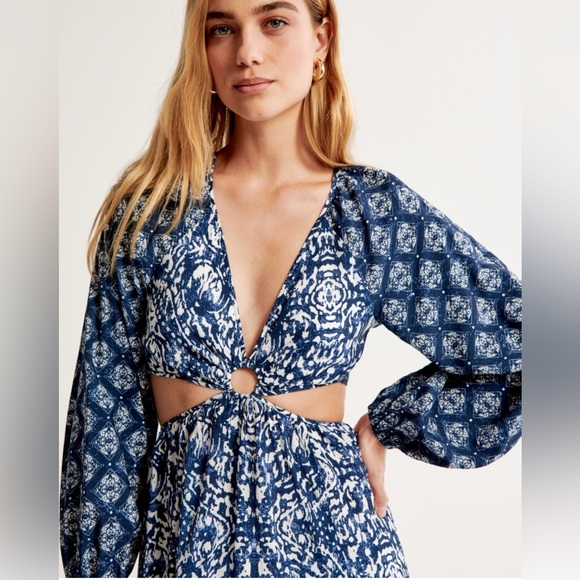 Abercrombie & Fitch Long Sleeve cut out dress - Picture 7 of 9